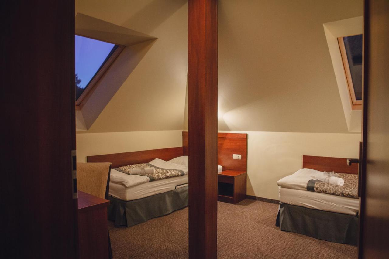 Hotel Nad Borkiem Kosarzyn  Esterno foto